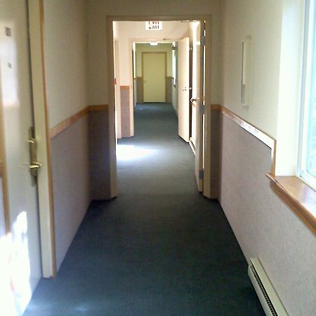 لايك بلاسيد Carriage House Motor Inn المظهر الخارجي الصورة