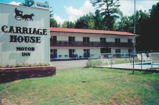 لايك بلاسيد Carriage House Motor Inn المظهر الخارجي الصورة